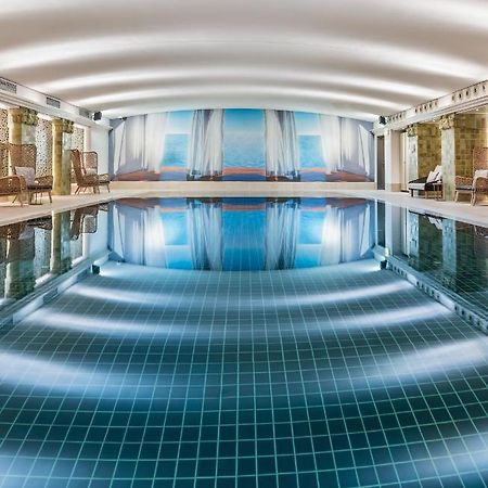 Conrad Hamburg Hotel Exterior foto The pool at the Mandarin Oriental, Munich