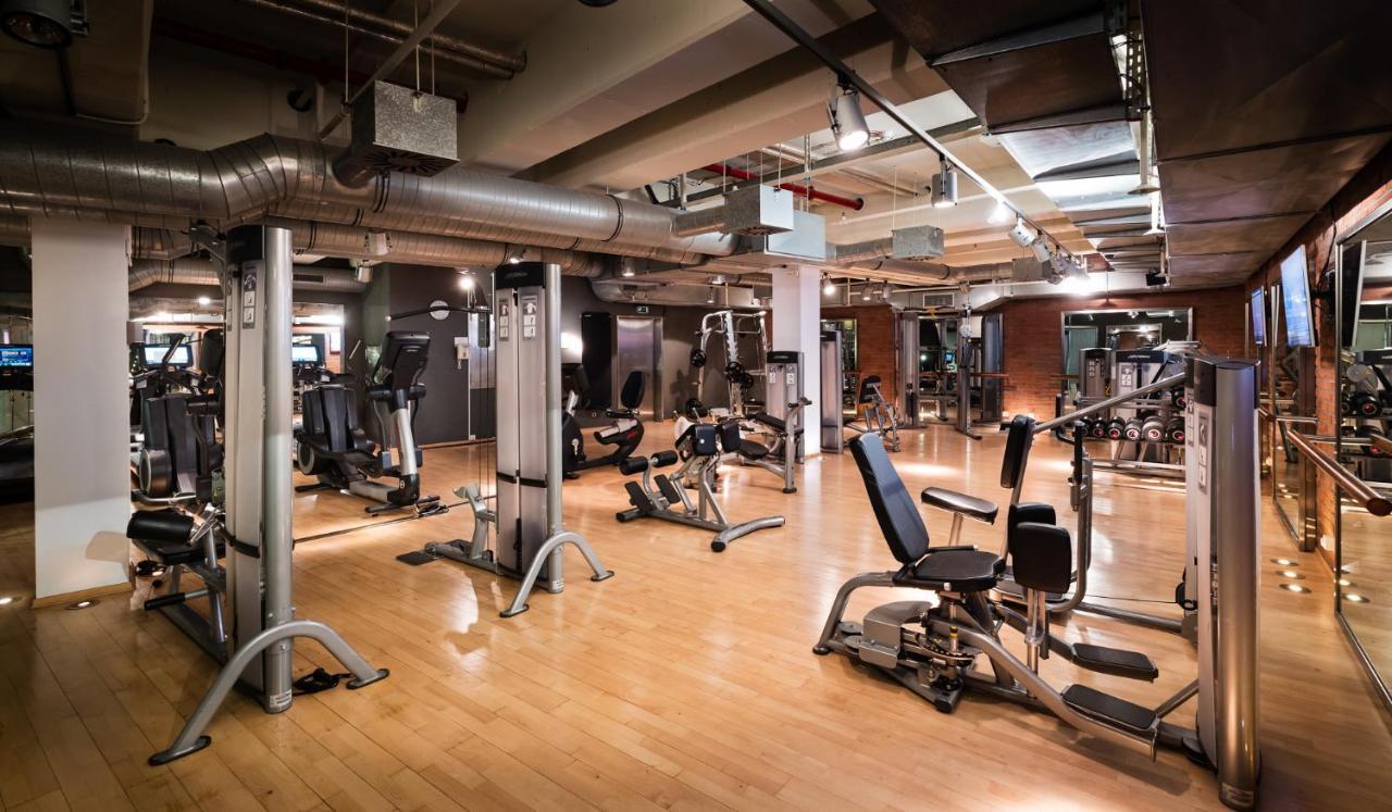 Conrad Hamburg Hotel Exterior foto The gym at the Mandarin Oriental, New York