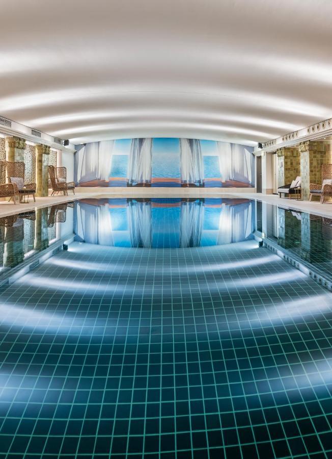 Conrad Hamburg Hotel Exterior foto The pool at the Mandarin Oriental, Munich