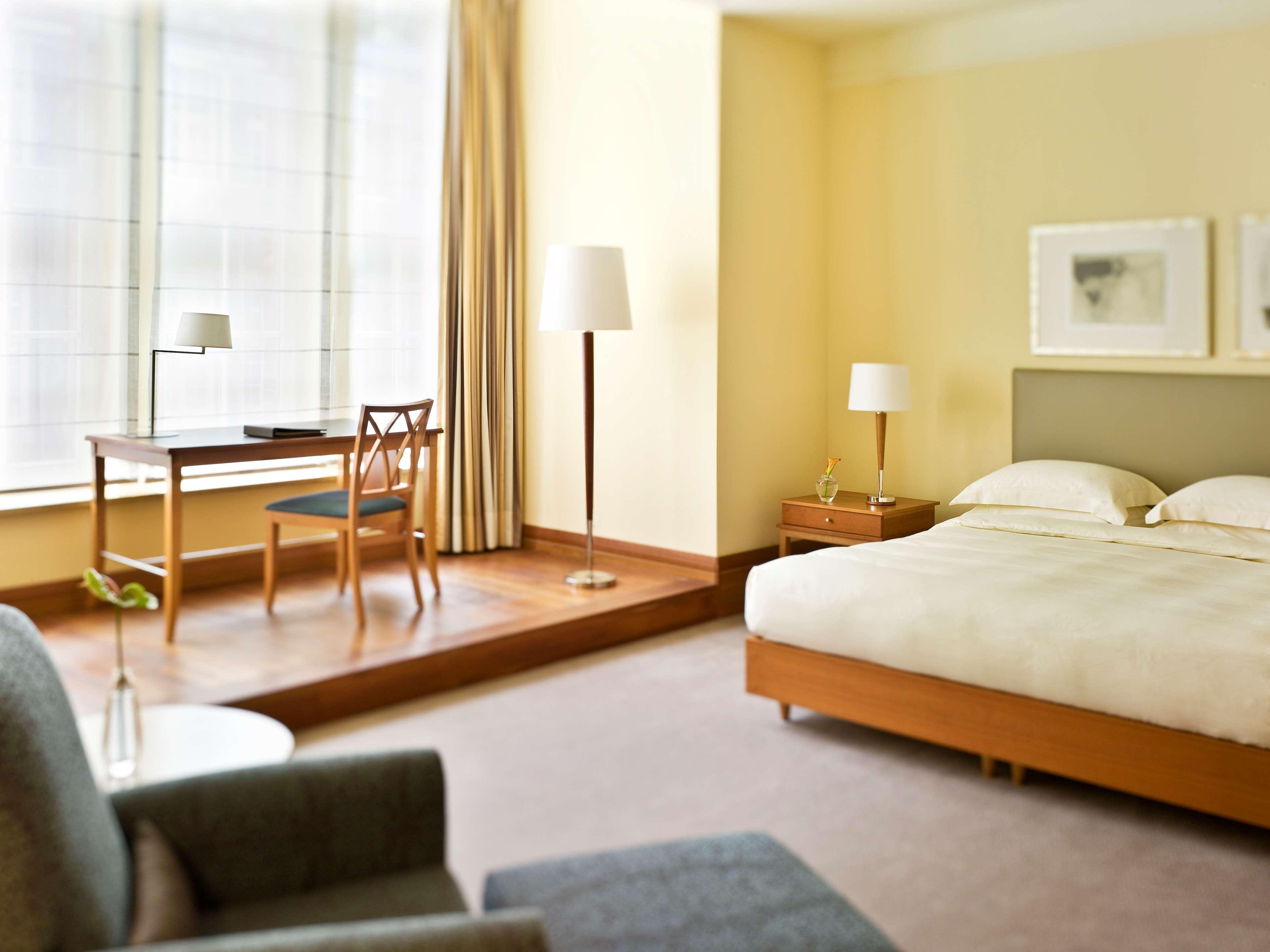 Conrad Hamburg Hotel Cameră foto A room at the hotel