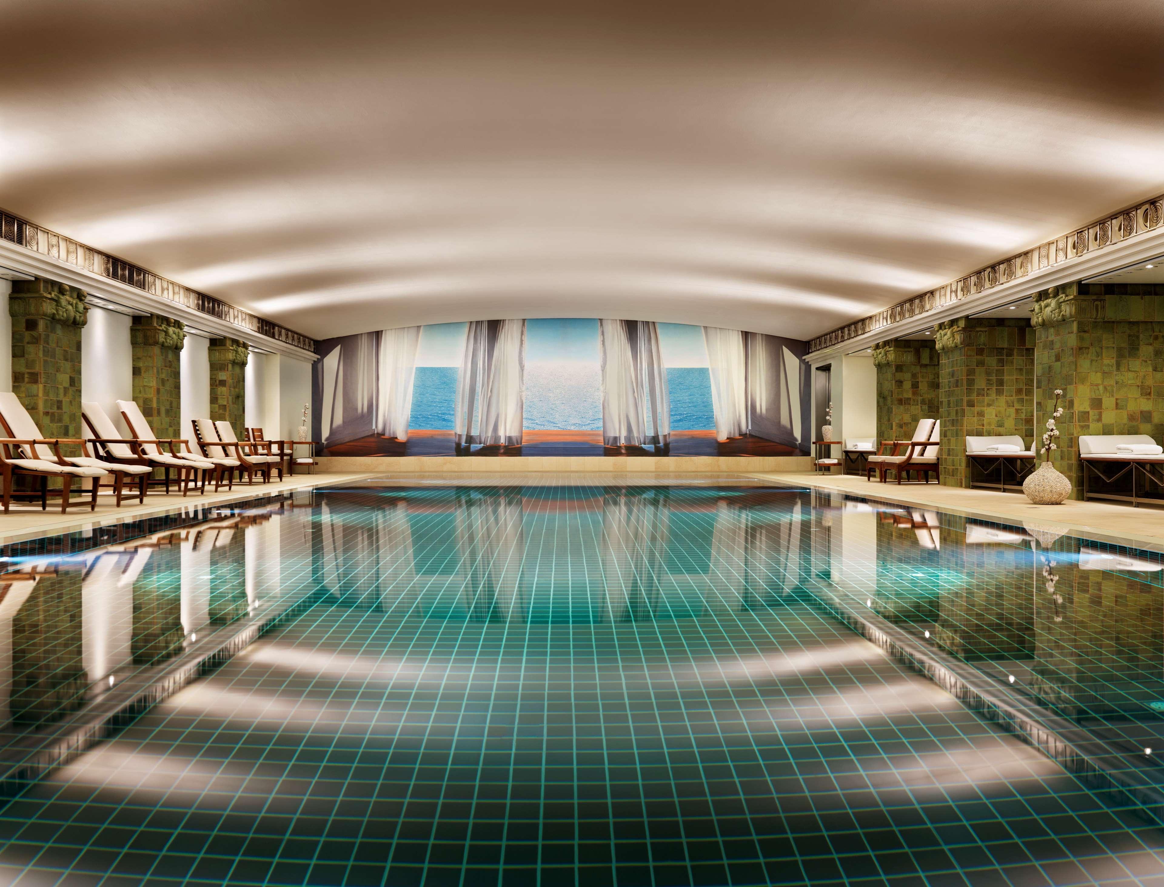 Conrad Hamburg Hotel Exterior foto The pool at The Spa at The Landmark