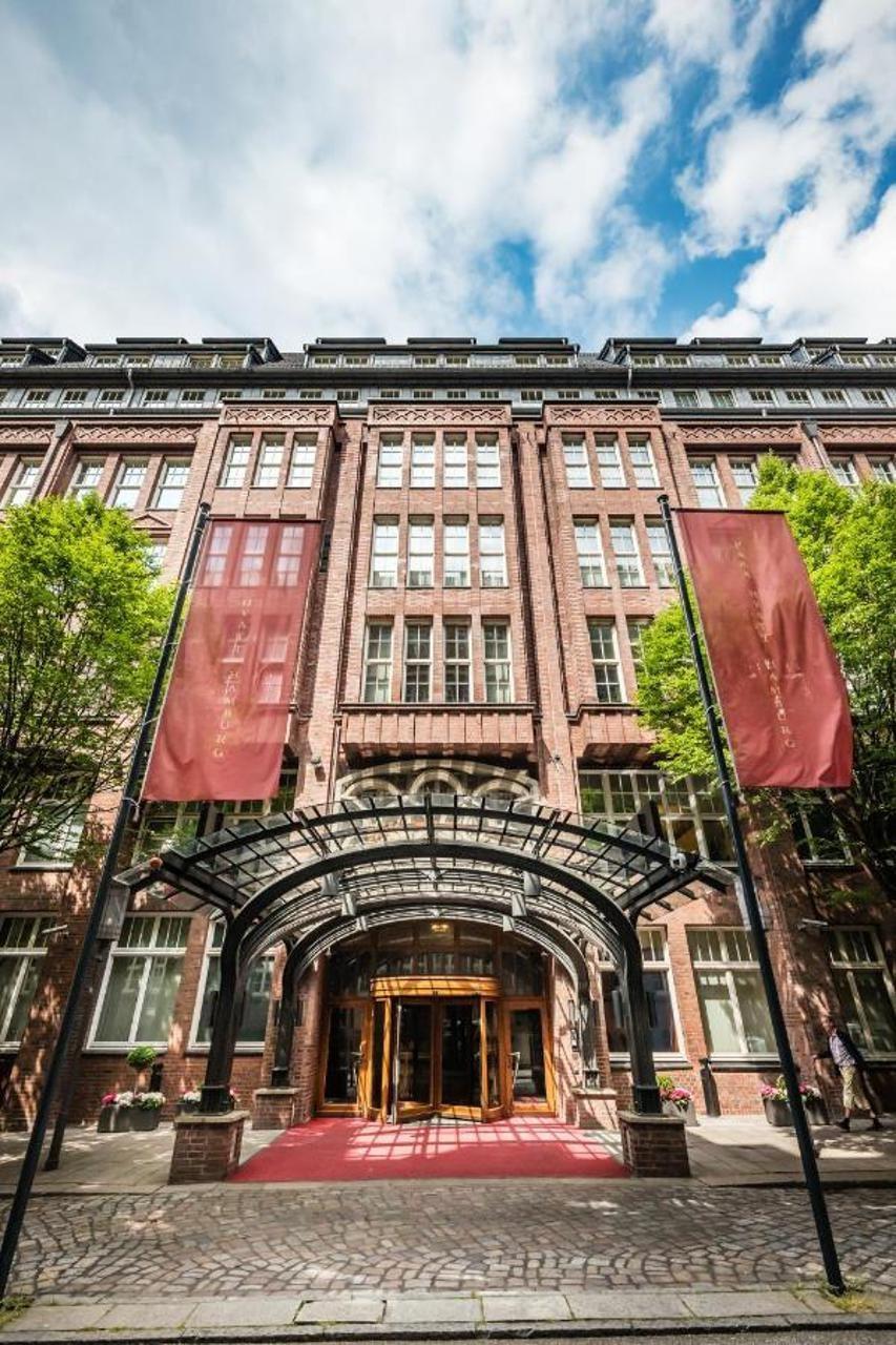 Conrad Hamburg Hotel Exterior foto The main entrance of the University of Applied Sciences