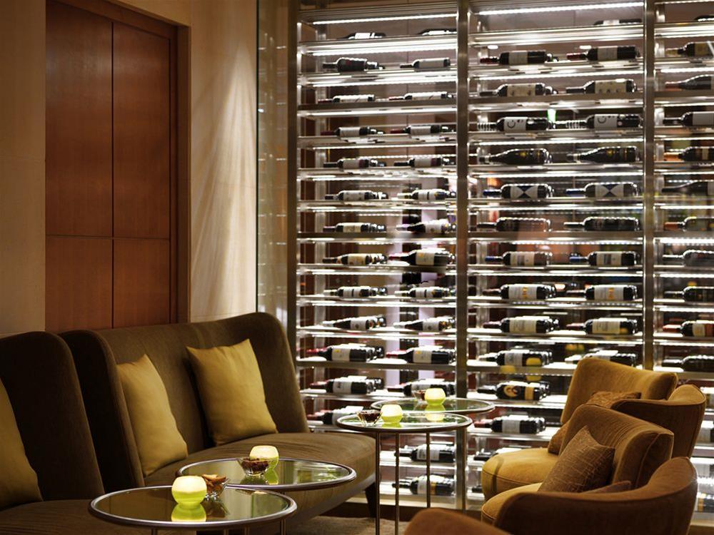 Conrad Hamburg Hotel Exterior foto Wine rack