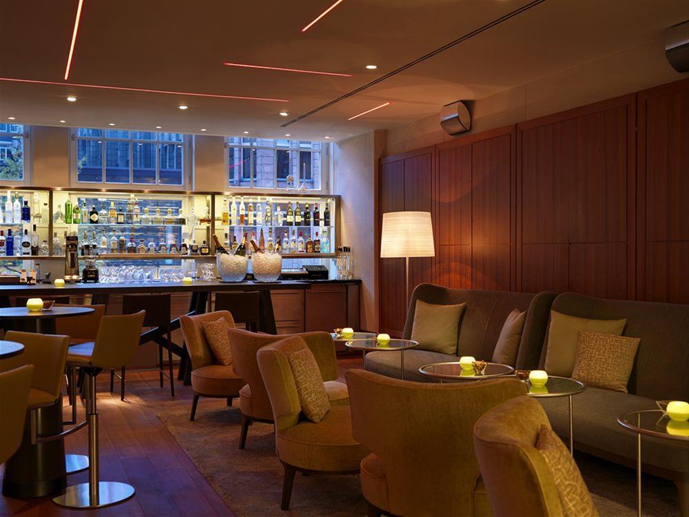 Conrad Hamburg Hotel Exterior foto The bar at the Connaught