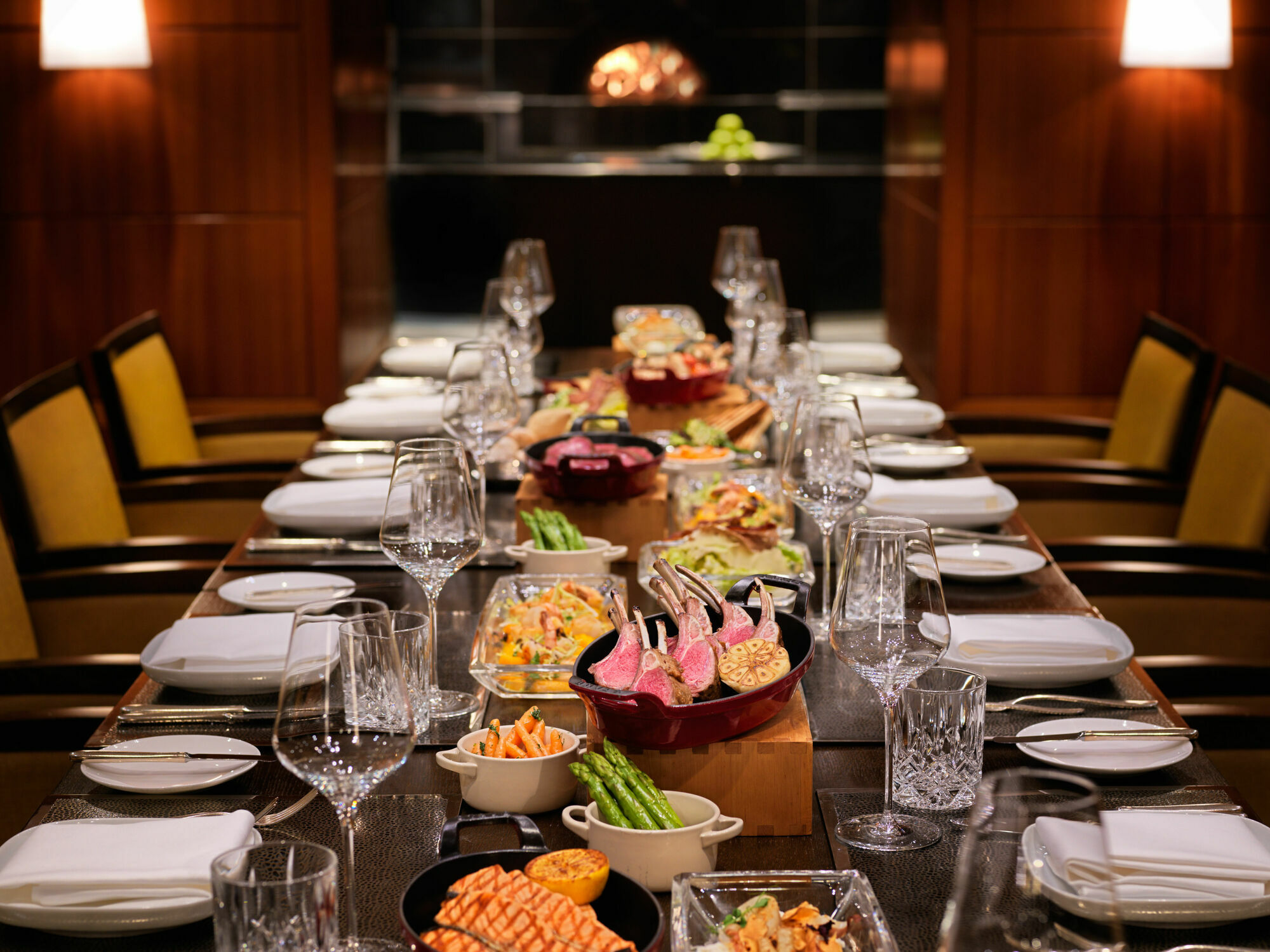Conrad Hamburg Hotel Exterior foto A table set for a meal
